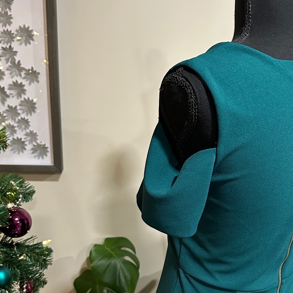 *EXPRESS* Teal Cold-Shoulder Dress Size 4 - Picture 8 of 9